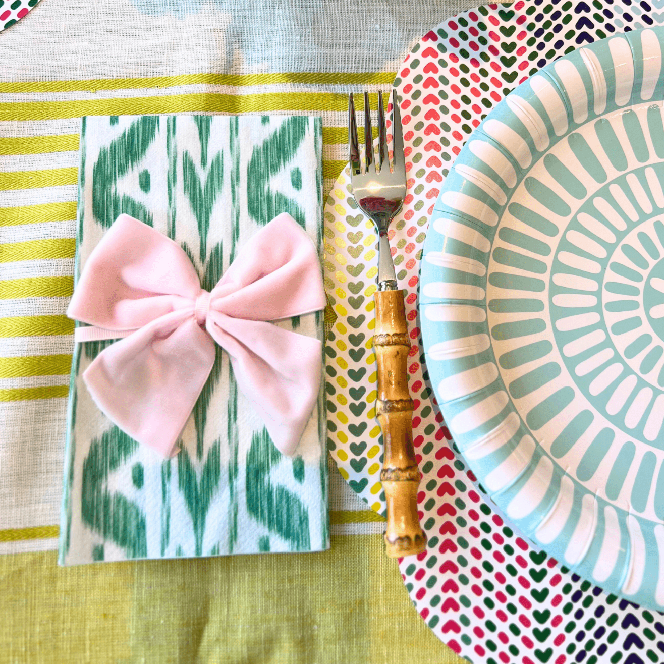 Green Ikat Linen-feel Paper Dinner Napkins / Guest Towels