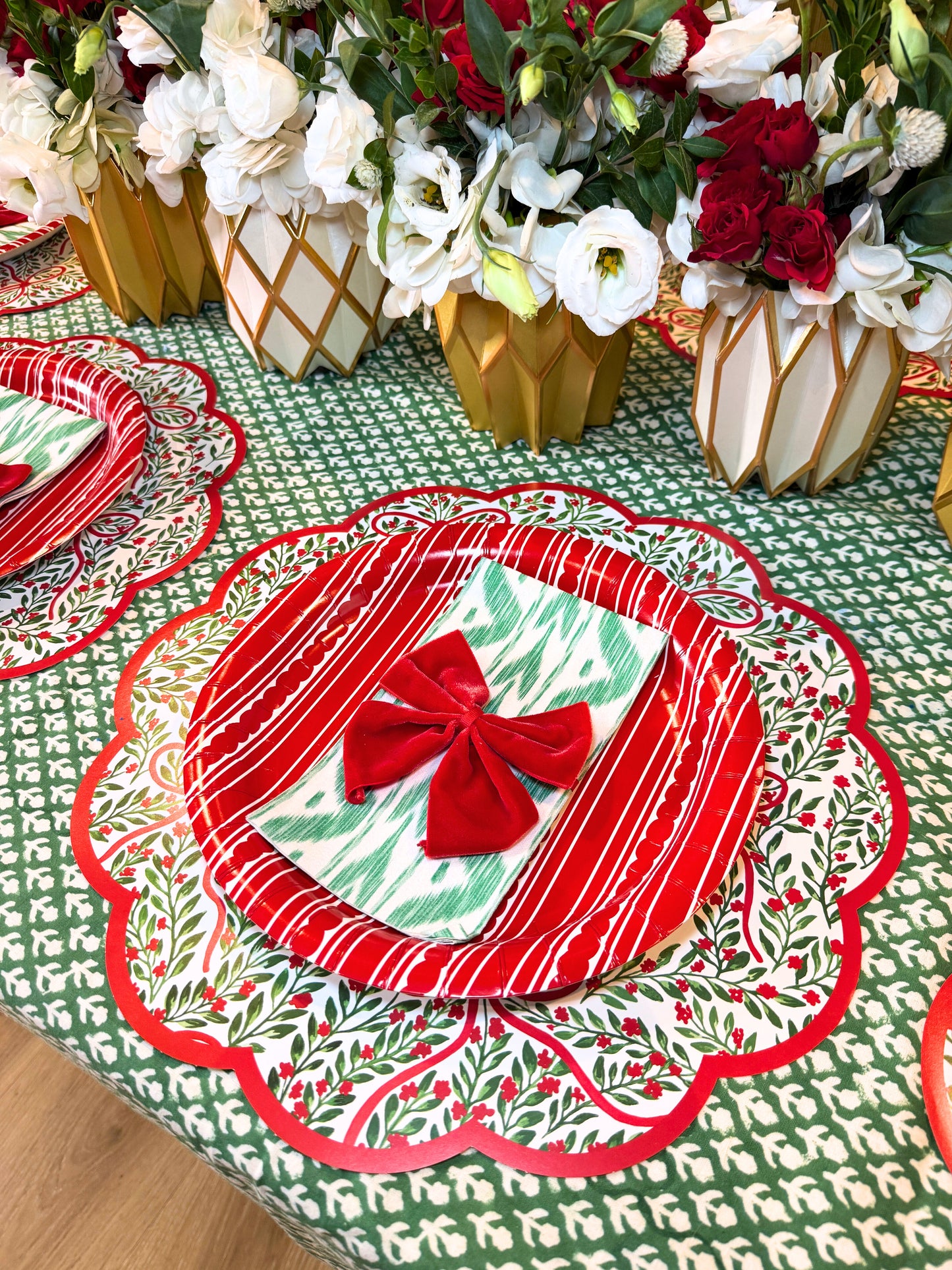 Bow Garden Scalloped Paper Placemats