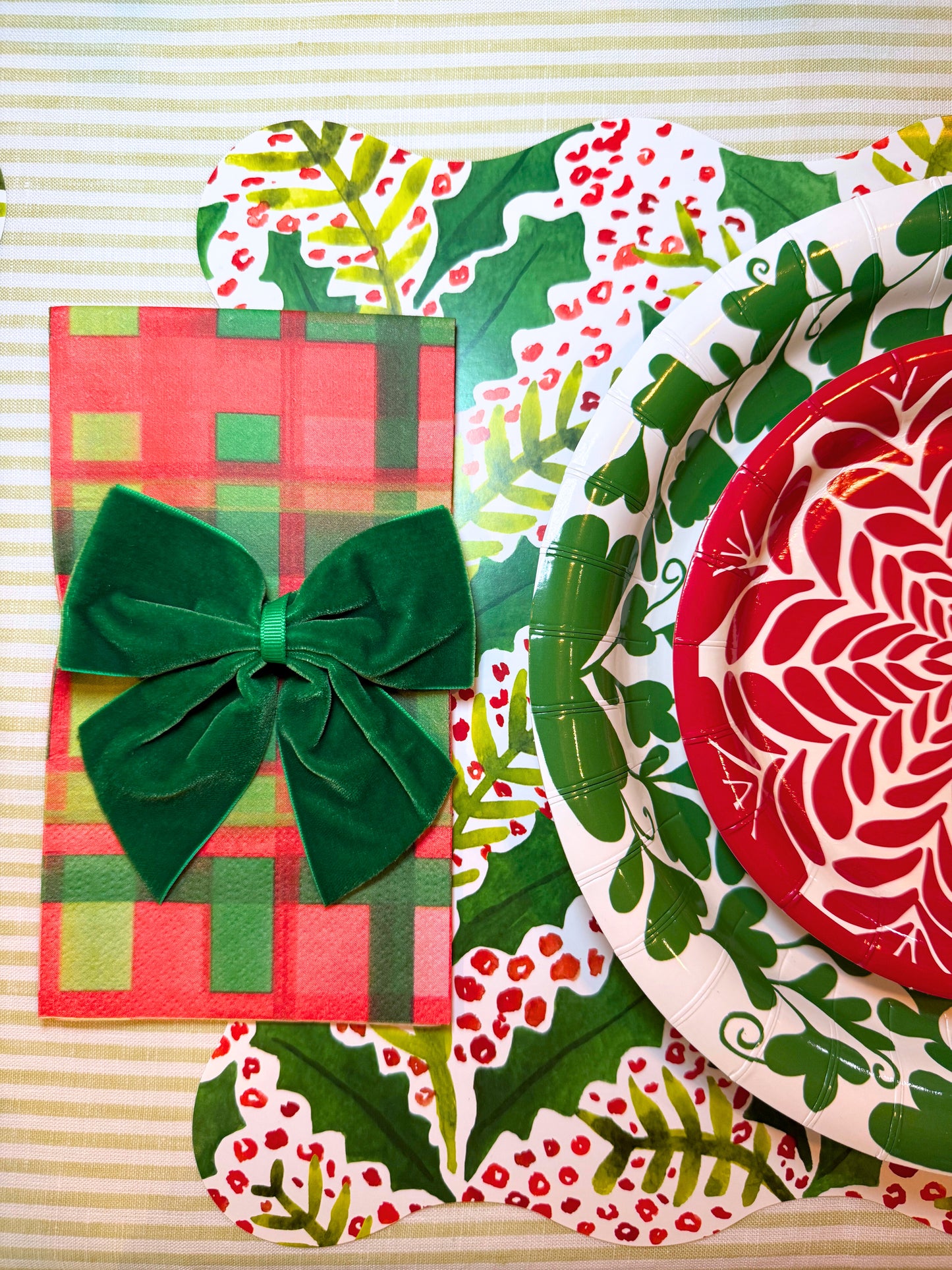 Holiday Plaid Linen-feel Paper Dinner Napkins / Guest Towels