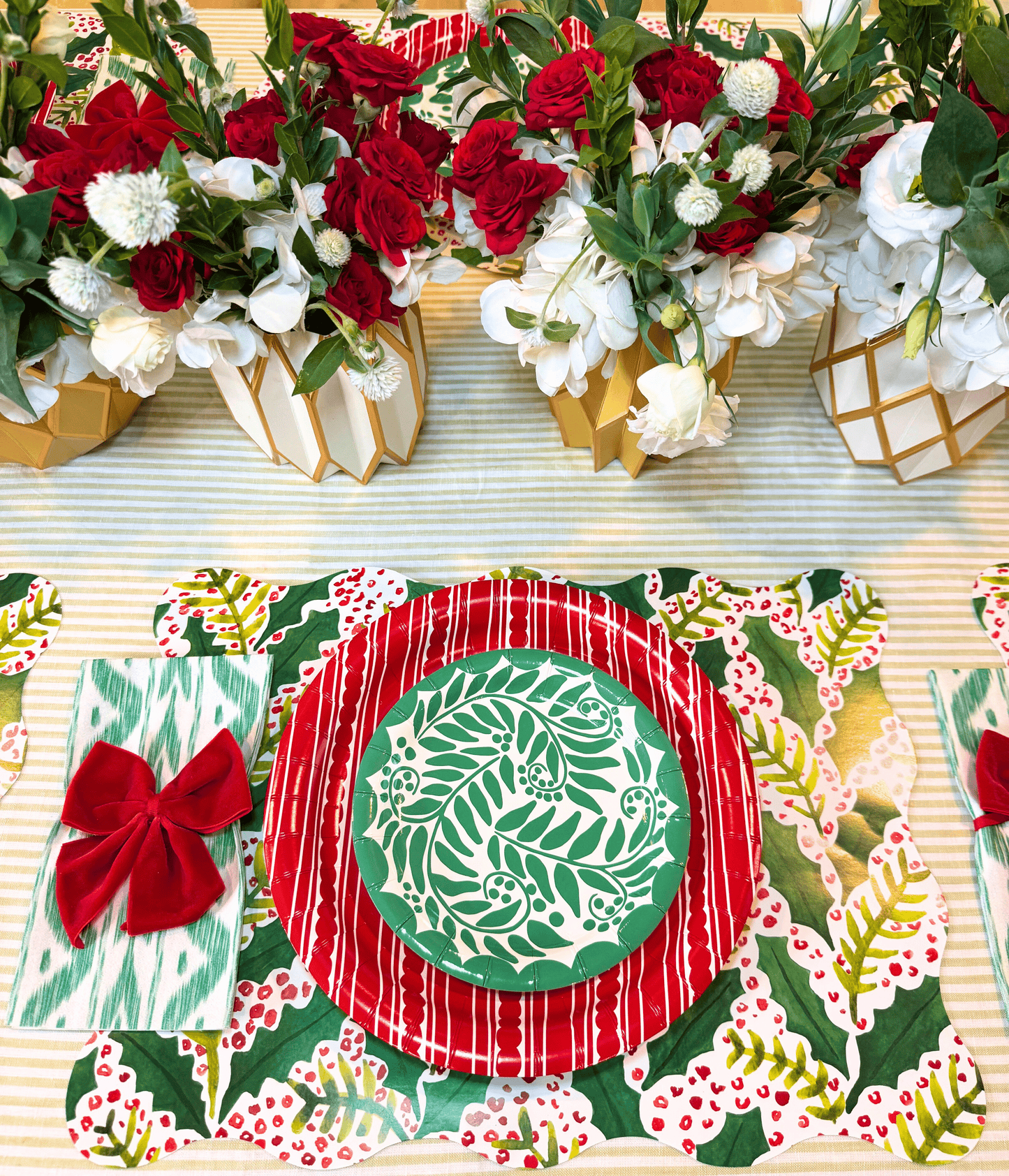 Jolly Holly 2 Table Bundle (Placemats + 7" Plates + 10" Plates + Napkins)