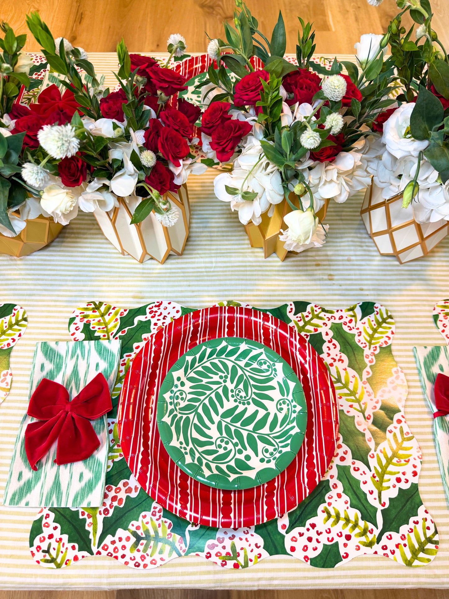 Jolly Holly Scalloped Rectangle Paper Placemats