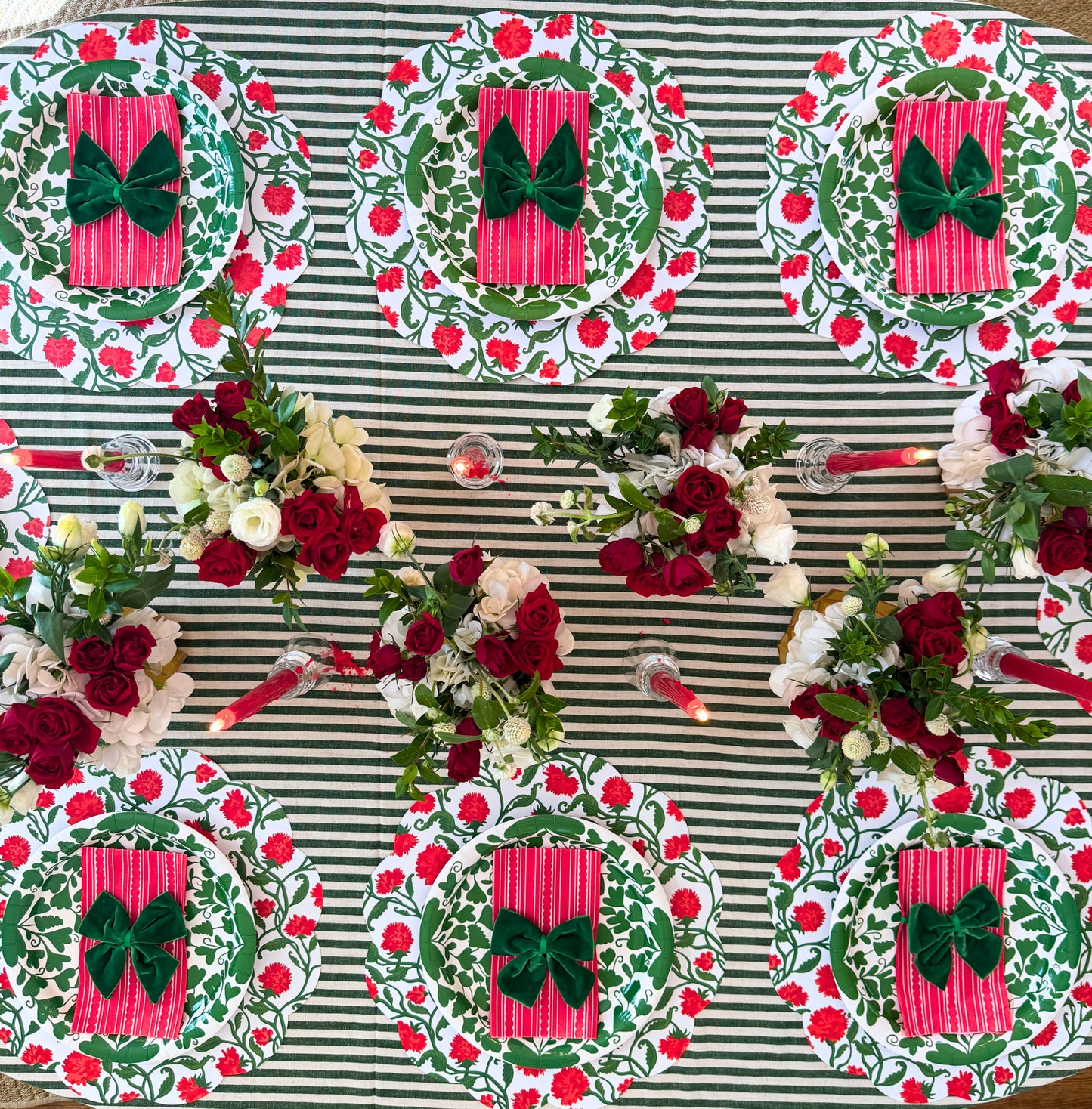 Carnation Scalloped Paper Placemats