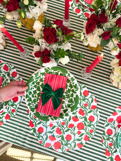 Carnation Scalloped Paper Placemats