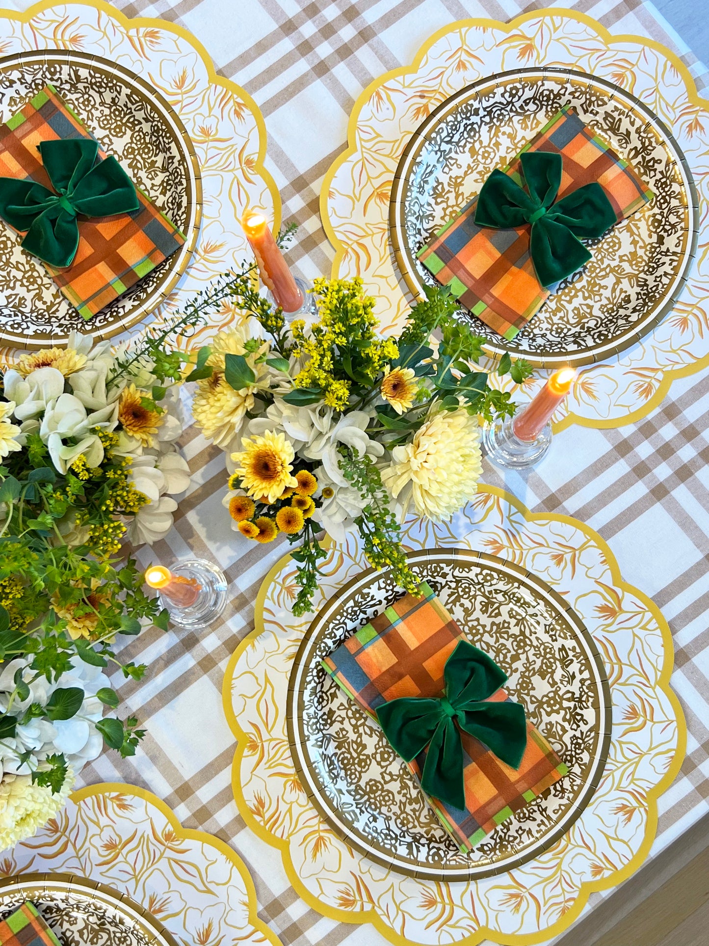 Golden Flower Scalloped Paper Placemats