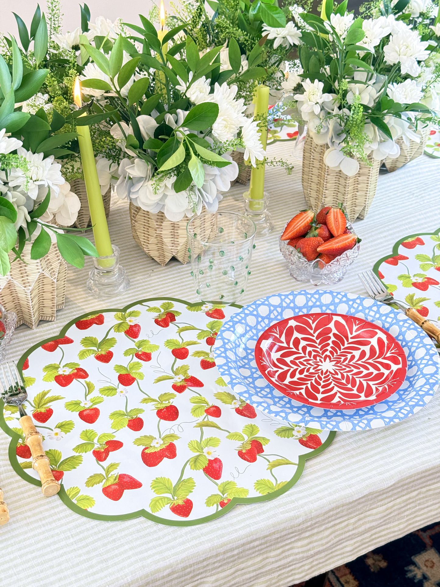 Strawberry Tabletop Bundle (Placemats, 10" Blue, 7" Red Plates)
