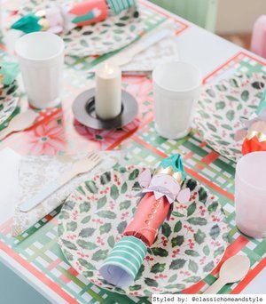 Red and green kid's Christmas table
