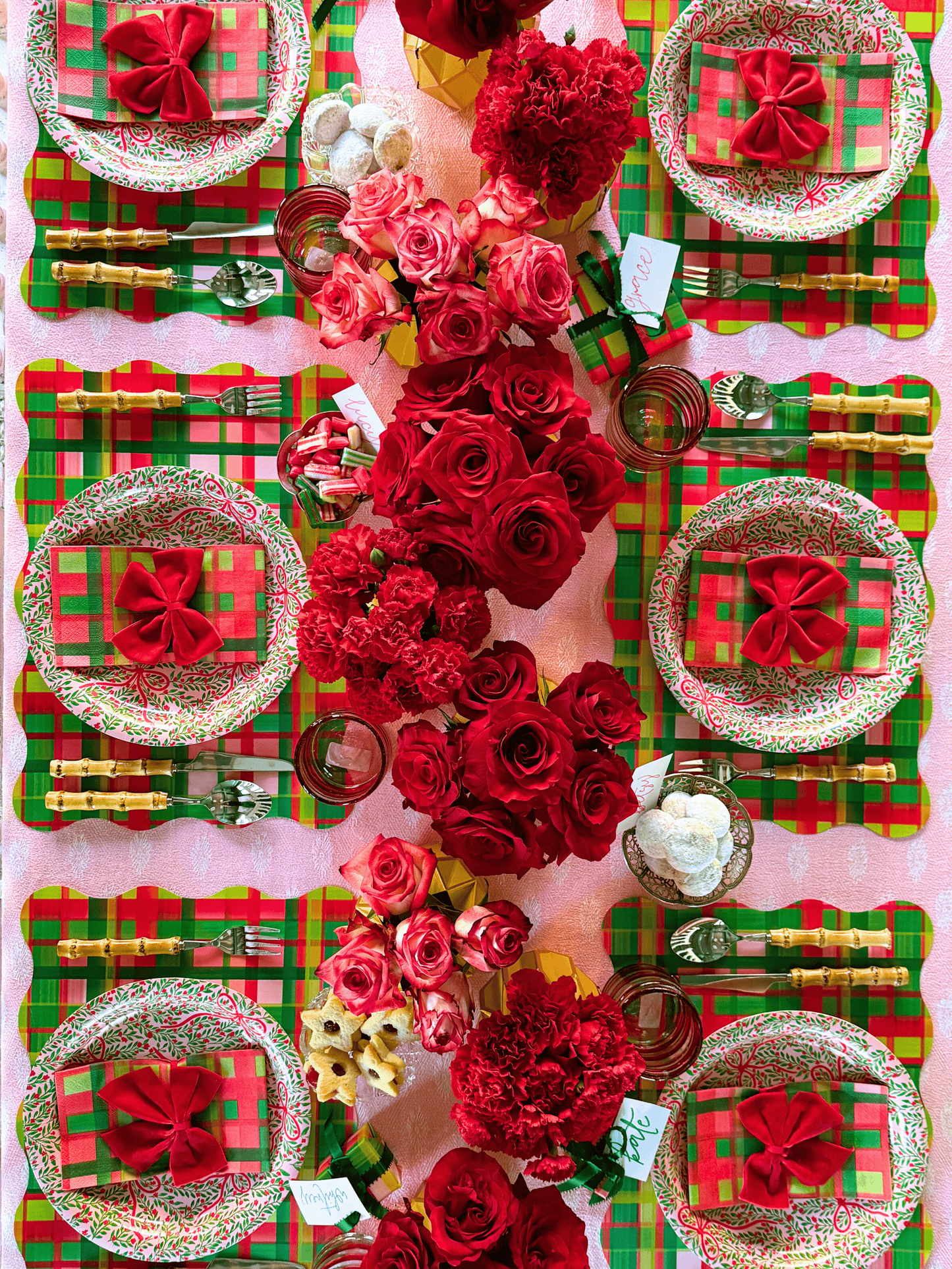 Holiday Plaid Scalloped Rectangle Paper Placemats