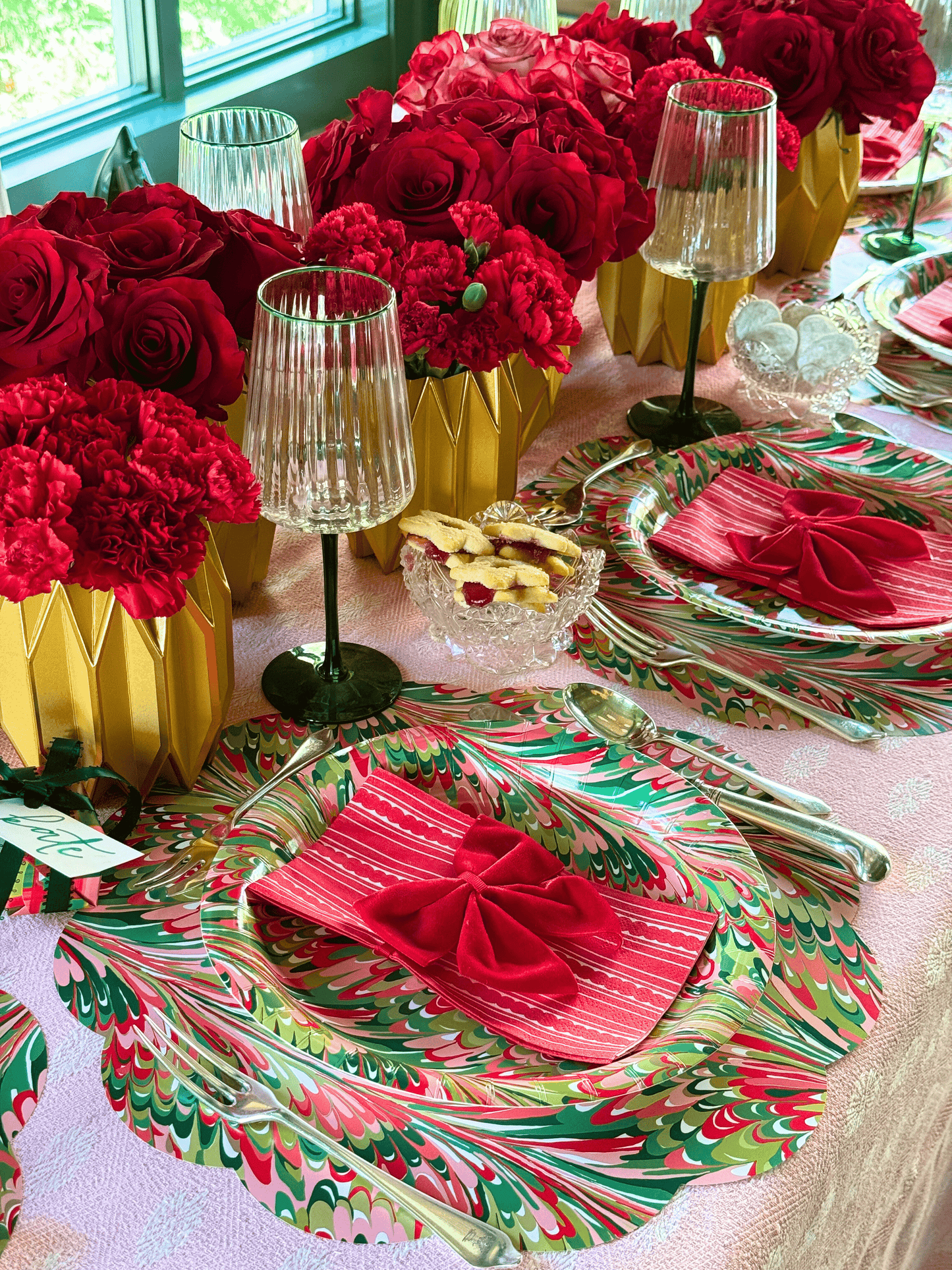 Marble Scalloped Paper Placemats
