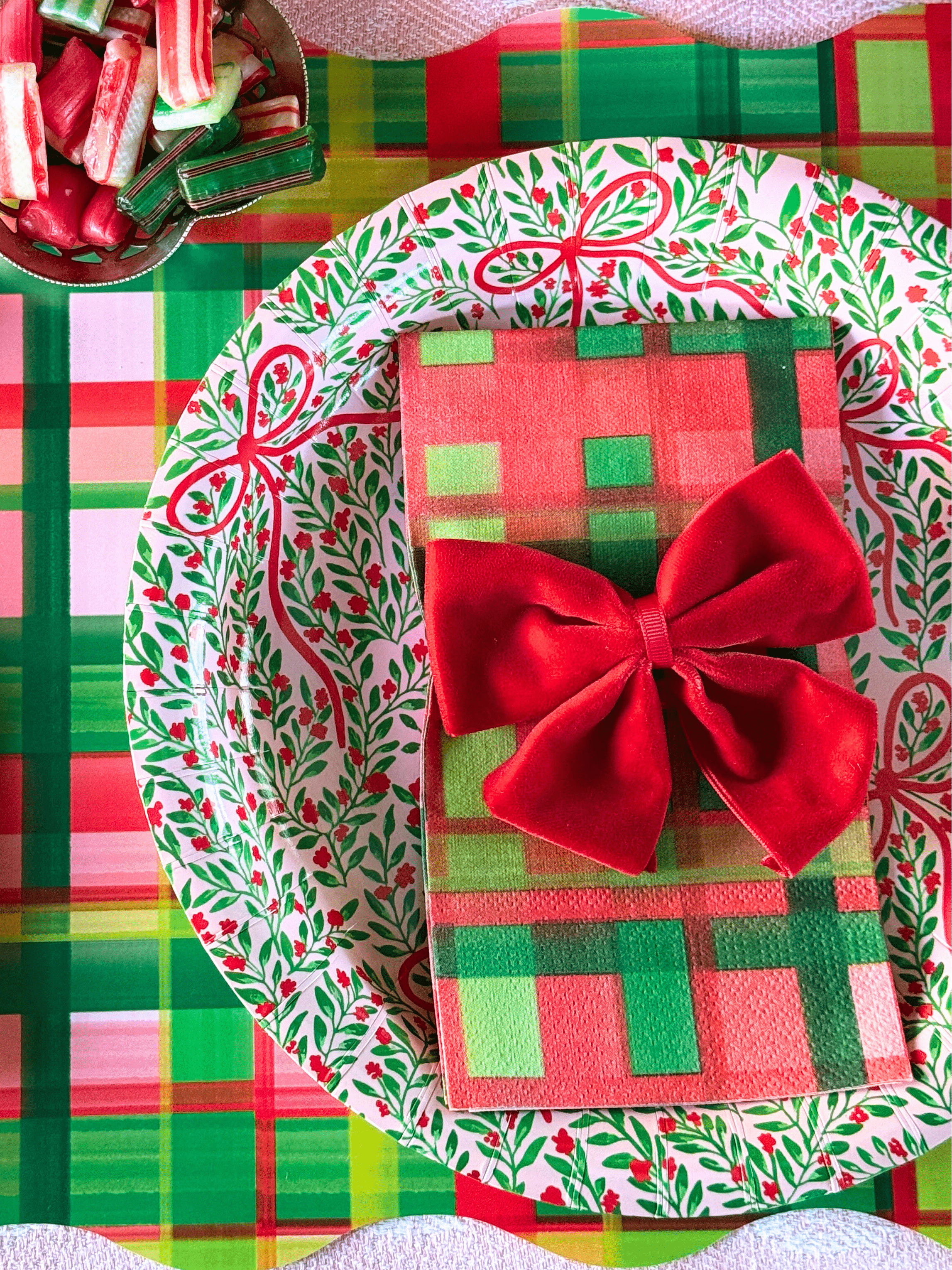 Lucy Grymes Paper Dinner Napkins / Guest Towels - Thumbnail 2