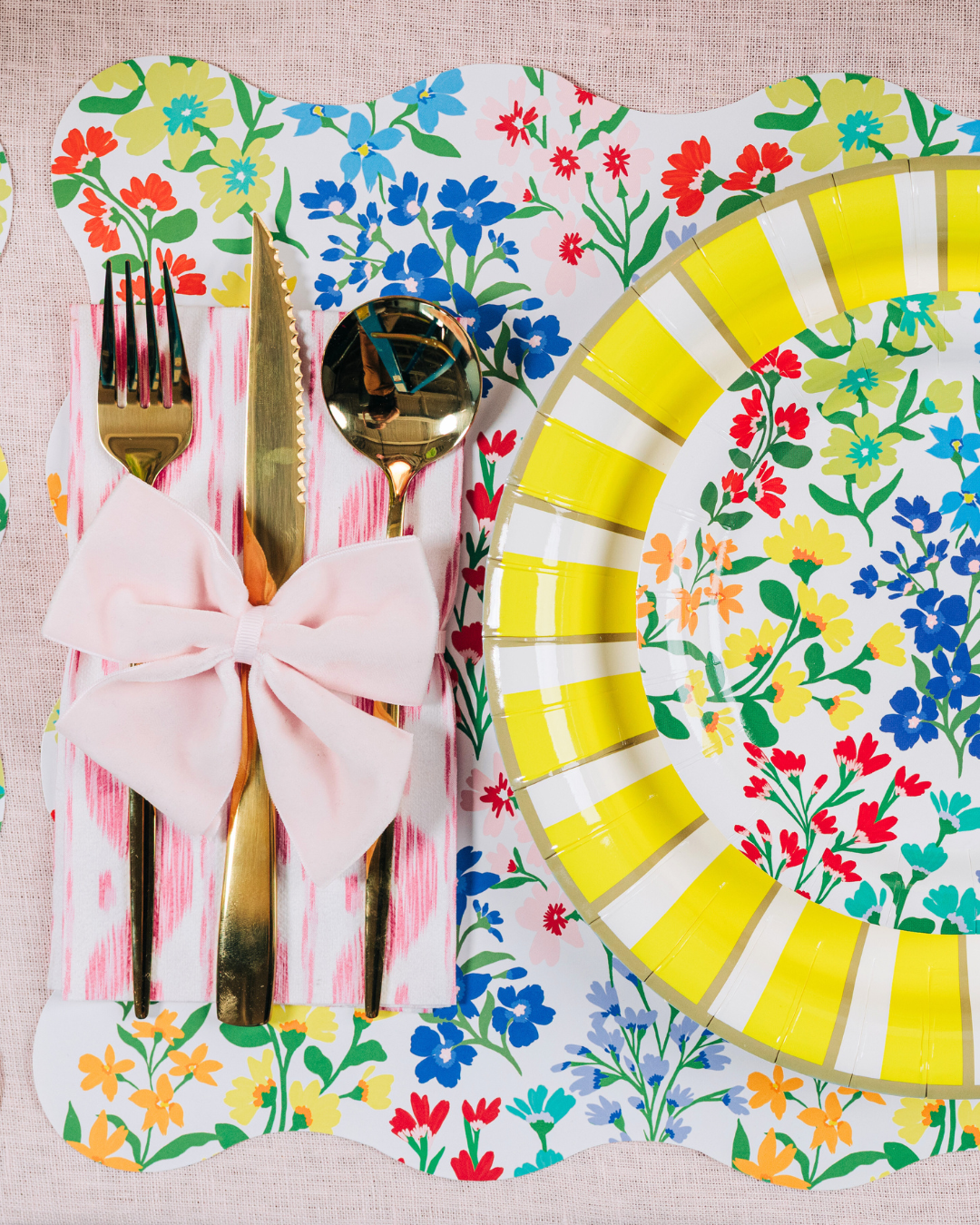 Full Bloom Scalloped Rectangle Paper Placemats