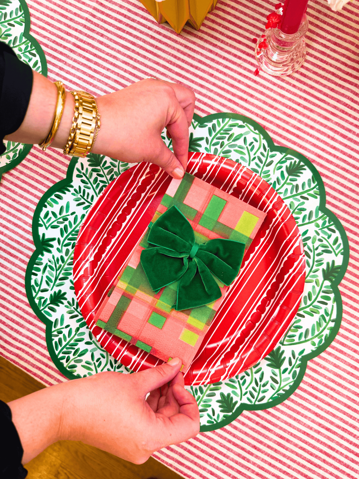 Vine 2 Table Bundle (Placemats + 10" Plates + Napkins)