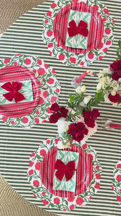 Carnation Scalloped Paper Placemats